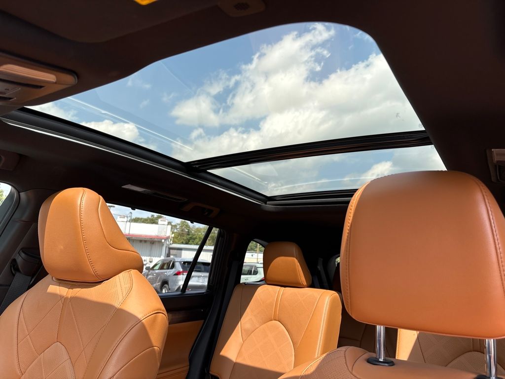 2024 Toyota Highlander Platinum photo 21