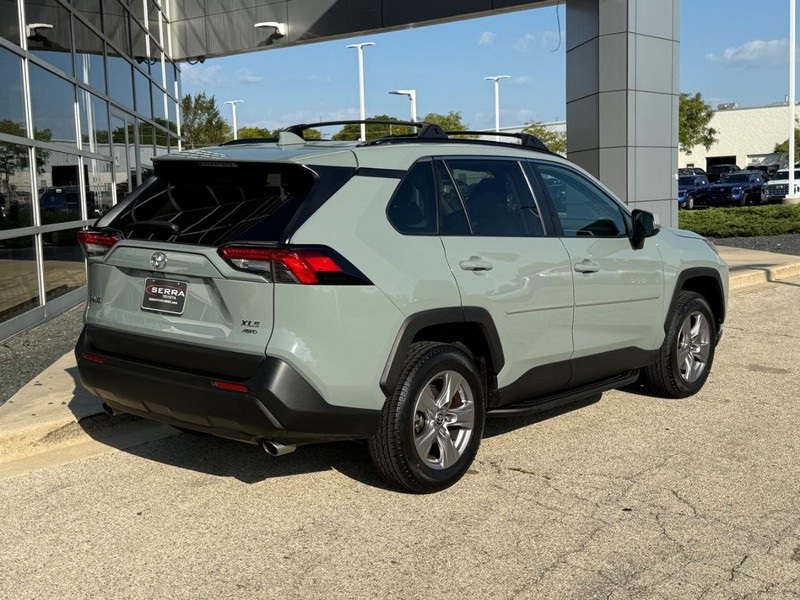 2022 Toyota RAV4 XLE photo 3