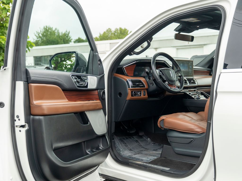 2024 Lincoln Navigator L Reserve photo 10