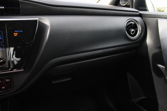 2019 Toyota Corolla LE photo 25