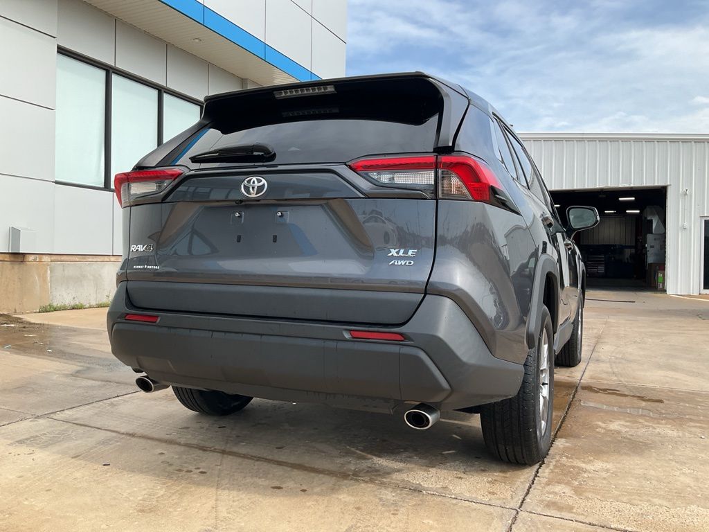 2022 Toyota RAV4 XLE photo 11