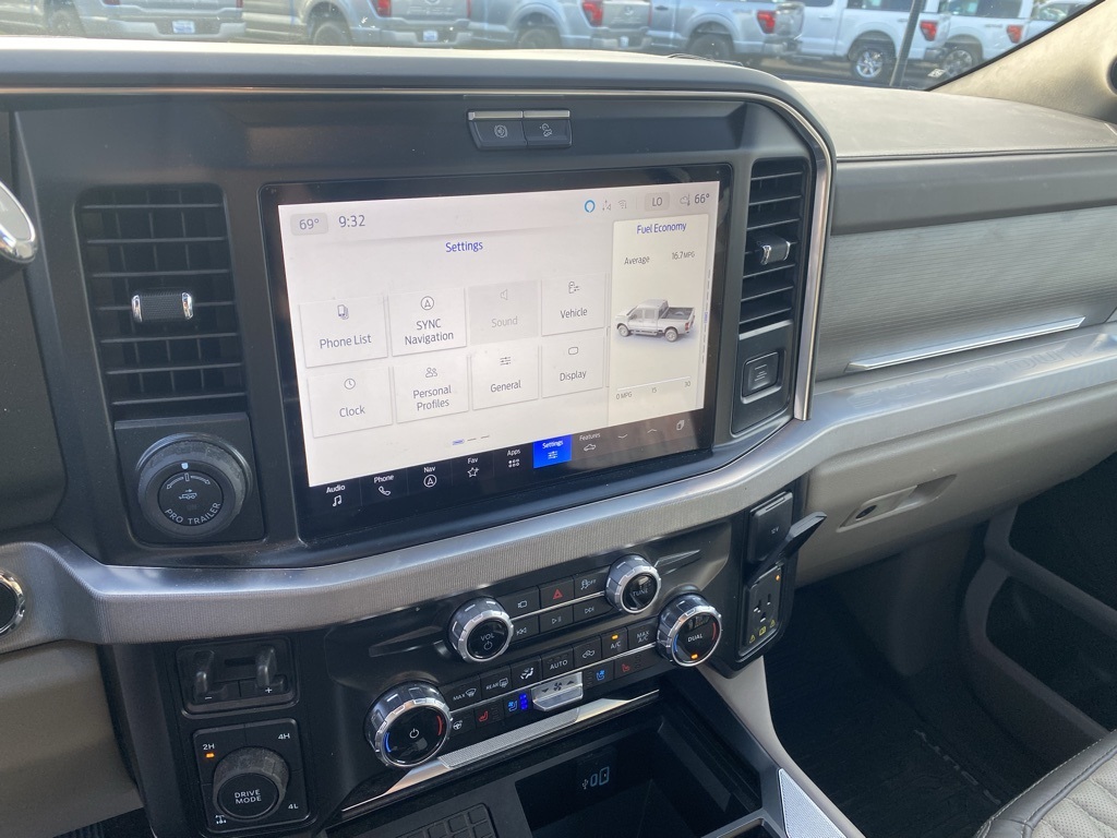 2025 Ford F-250 Platinum photo 4