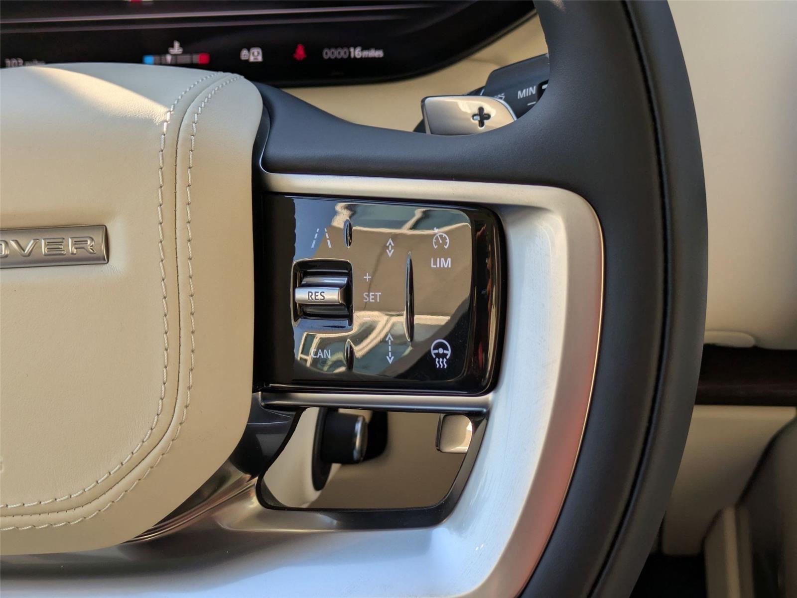 2025 Land Rover Range Rover SE photo 17