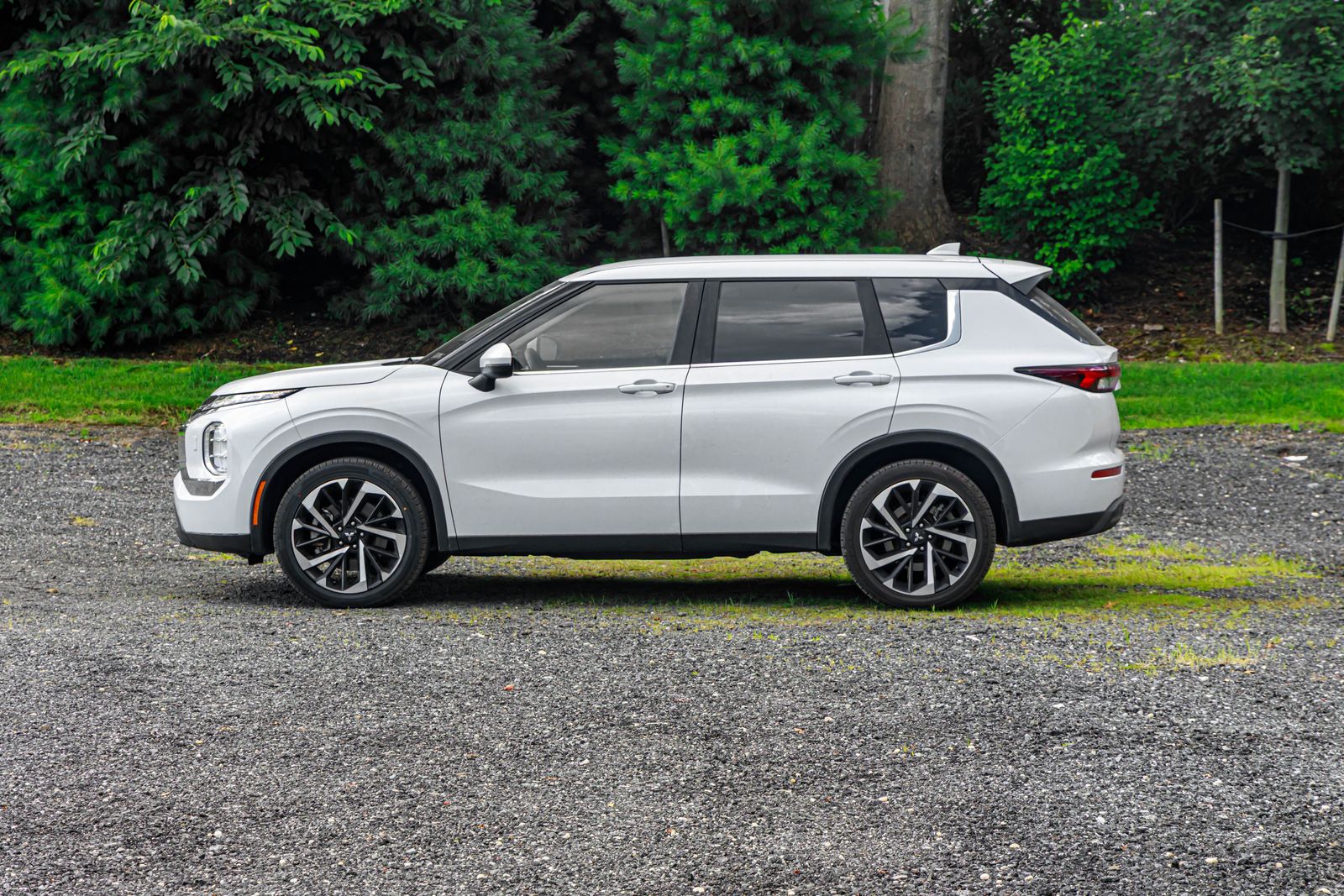2022 Mitsubishi Outlander ES photo 4