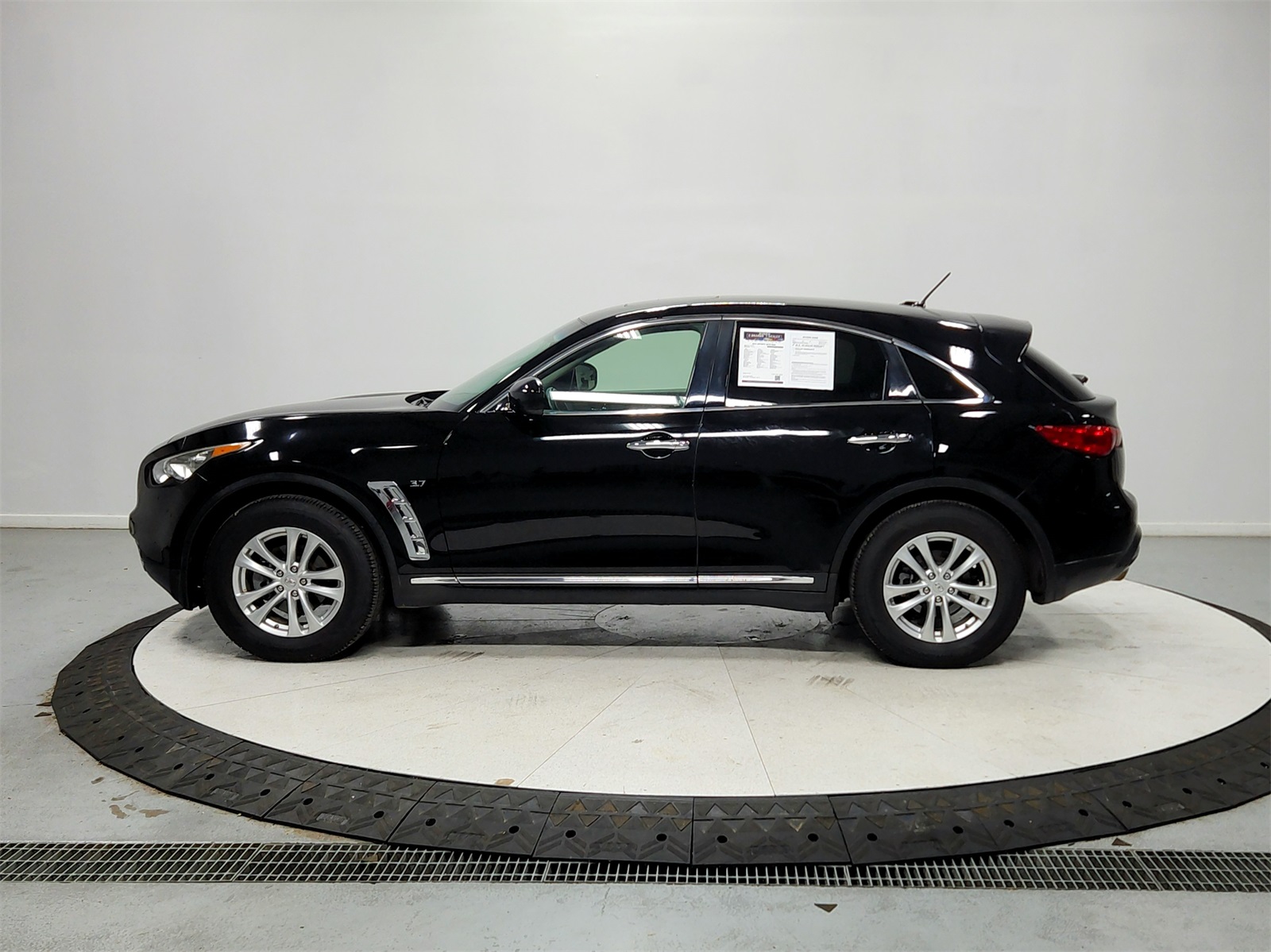 2017 Infiniti QX70 Base photo 3