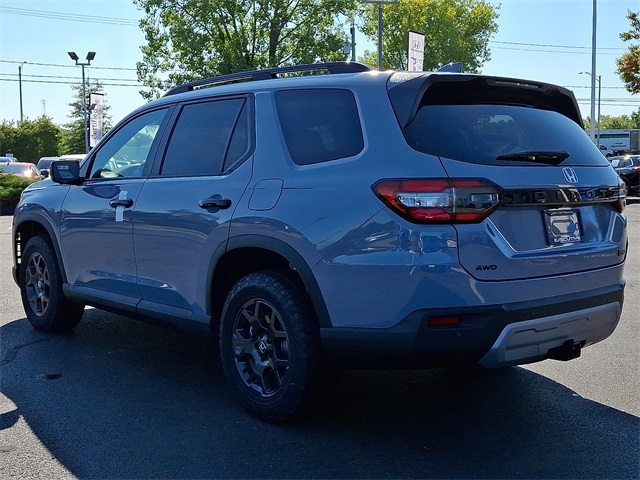 2025 Honda Pilot TrailSport photo 3