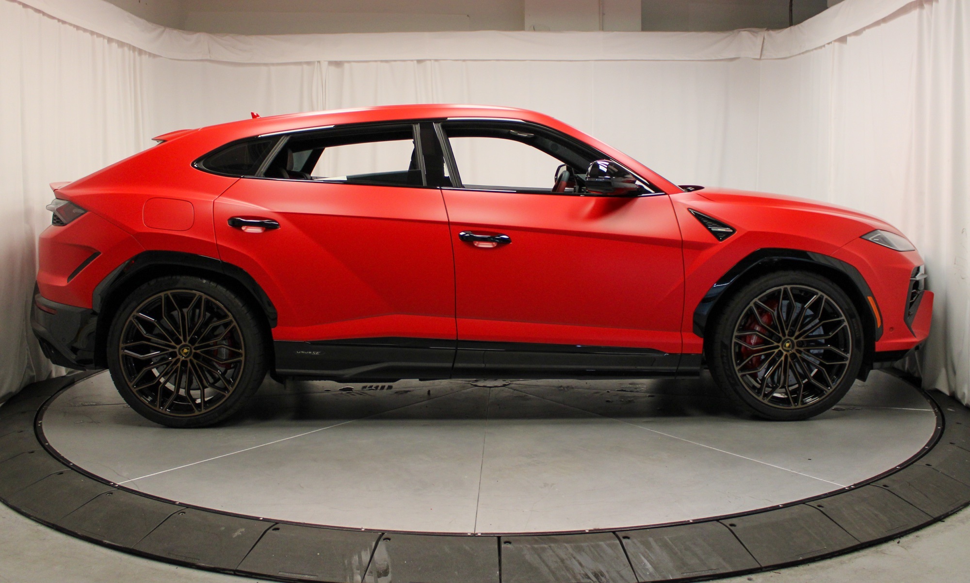 2025 Lamborghini Urus SE photo 6