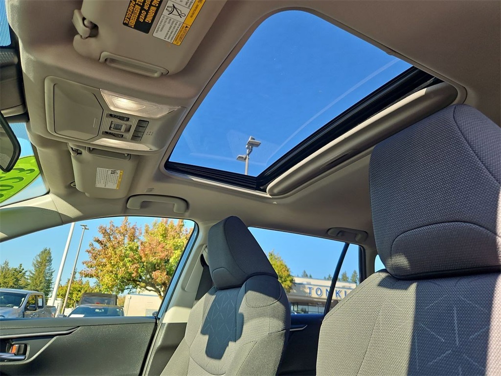 2023 Toyota RAV4 Hybrid XLE photo 23