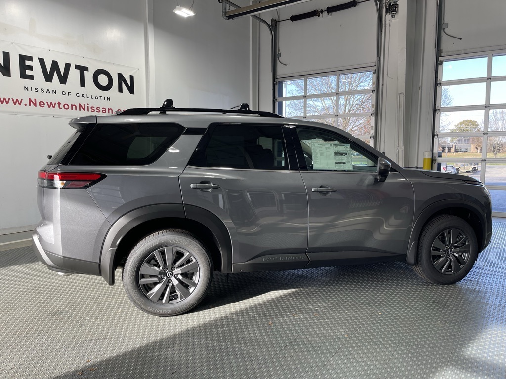 2025 Nissan Pathfinder SV photo 3