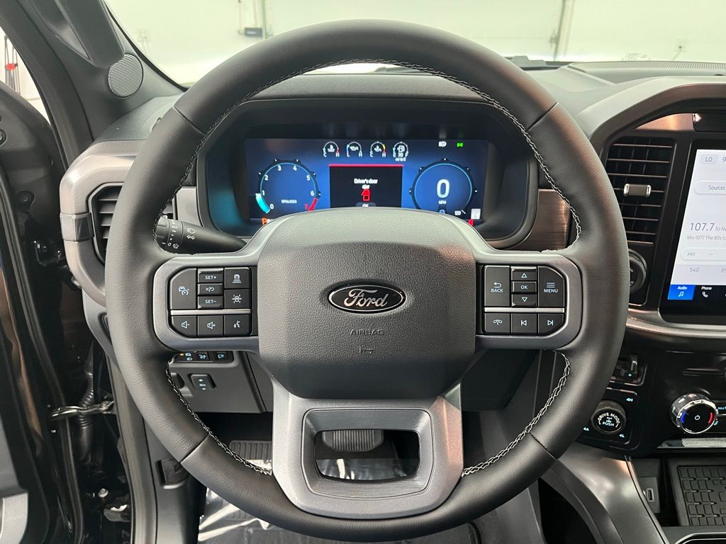 2025 Ford F-150 Lariat photo 2