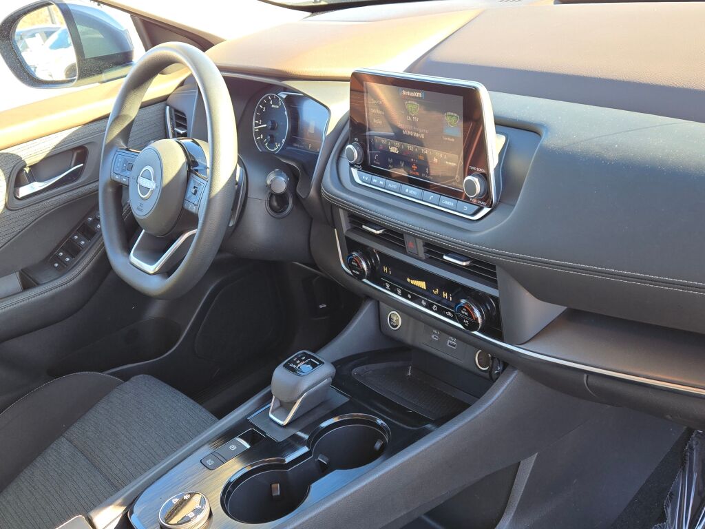 2023 Nissan Rogue SV photo 2