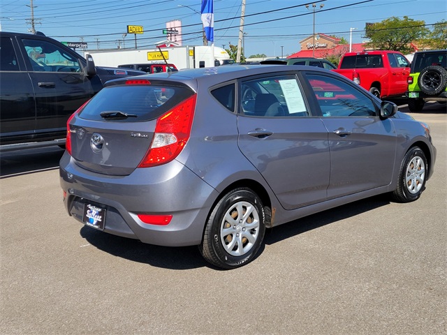 2014 Hyundai Accent GS photo 3