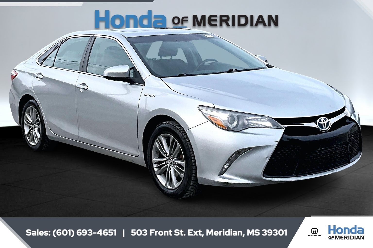 2017 Toyota Camry SE's photo