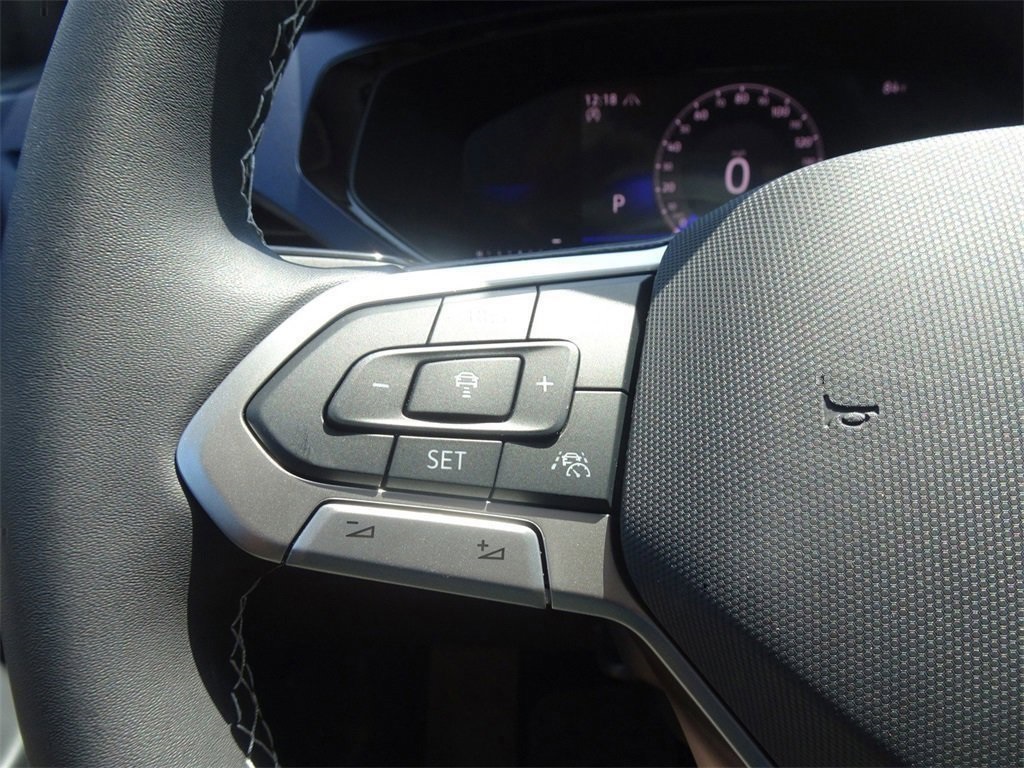 2024 Volkswagen Taos SE photo 16