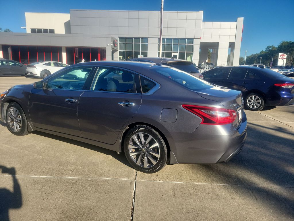 Used 2017 Nissan Altima SV with VIN 1N4AL3AP6HC163485 for sale in Covington, LA