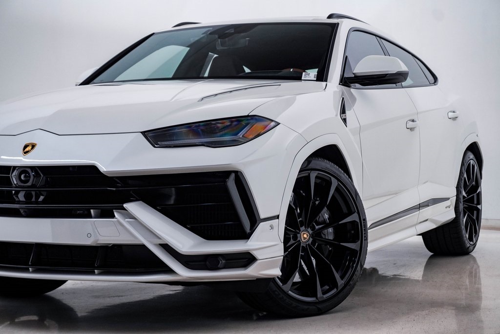 2024 Lamborghini Urus S photo 2