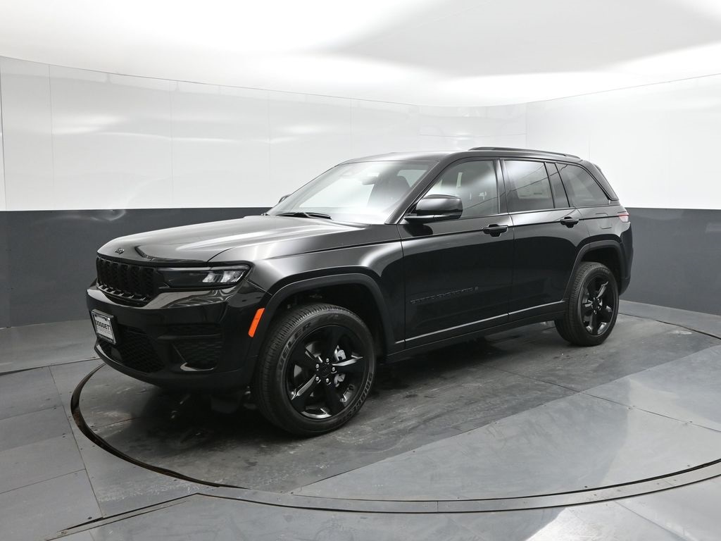 2025 Jeep Grand Cherokee Altitude's photo
