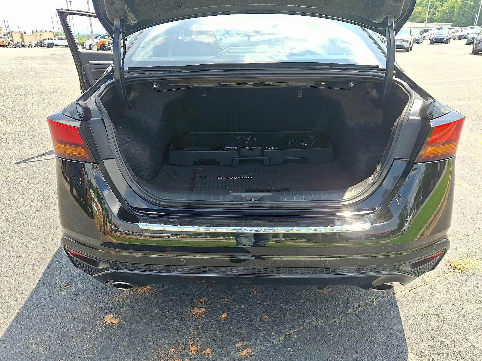 2023 Nissan Altima 2.5 SR photo 28