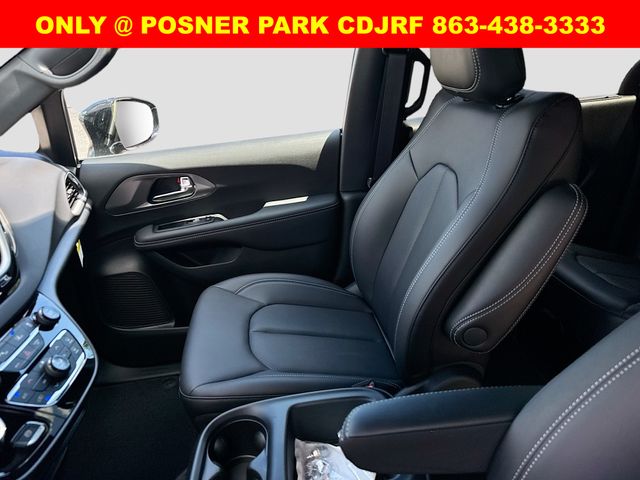 2026 Chrysler Voyager LX photo 22