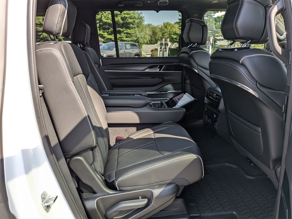 2024 Jeep Grand Wagoneer II photo 27