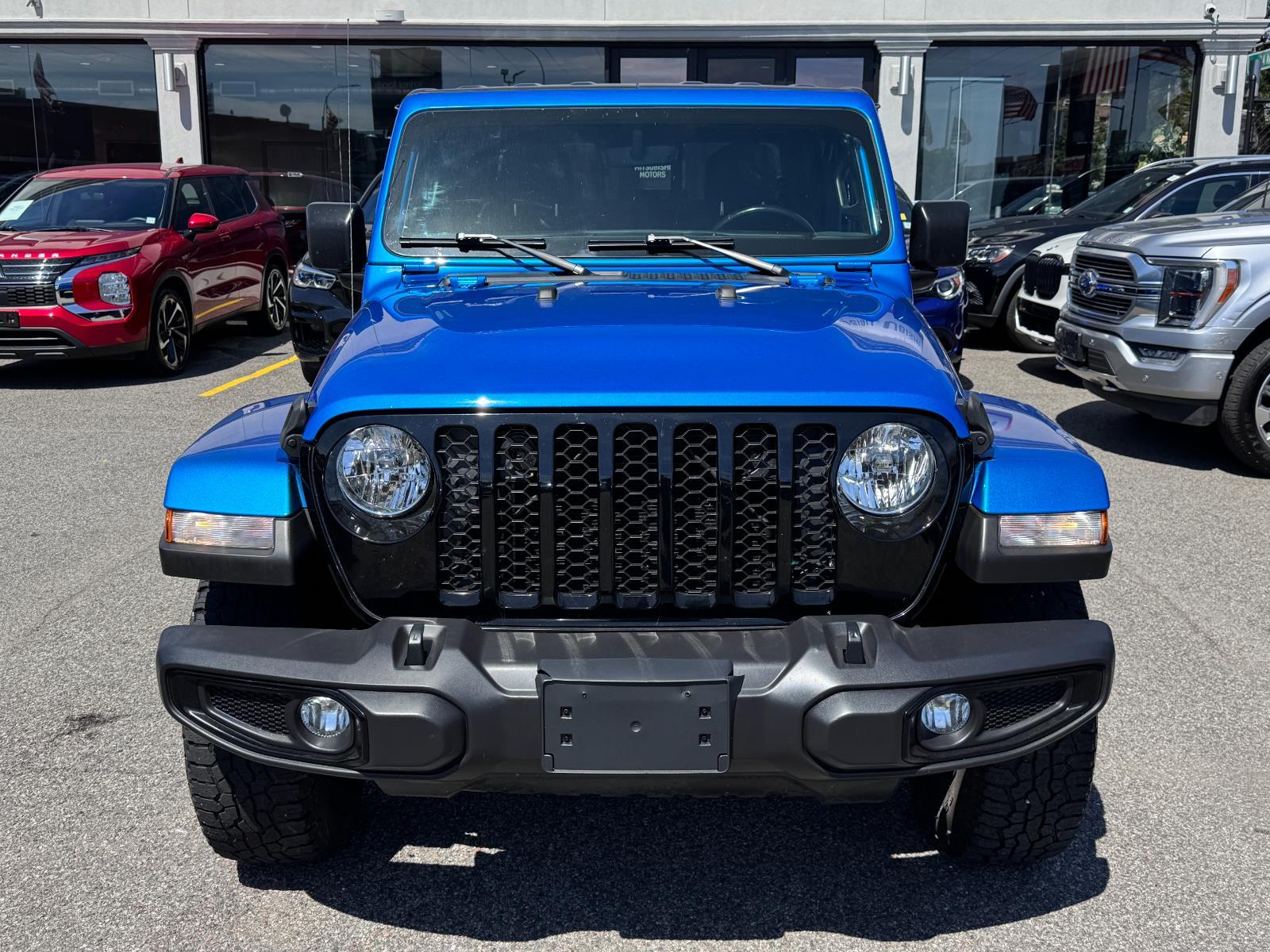 2021 Jeep Gladiator Willys photo 2