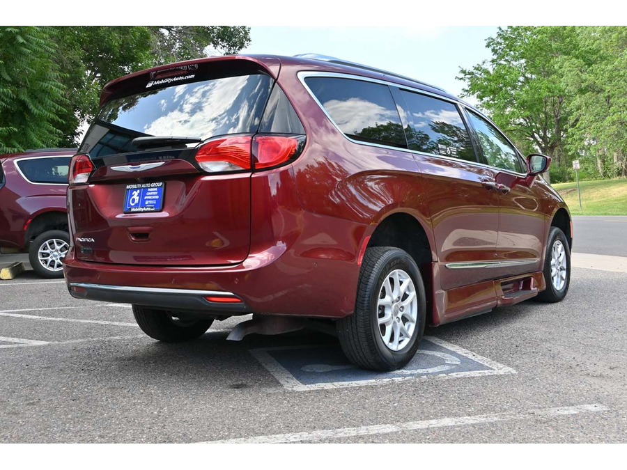 2020 Chrysler Pacifica Touring L photo 6
