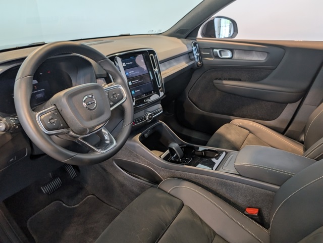 2023 Volvo XC40 Recharge Ultimate photo 15