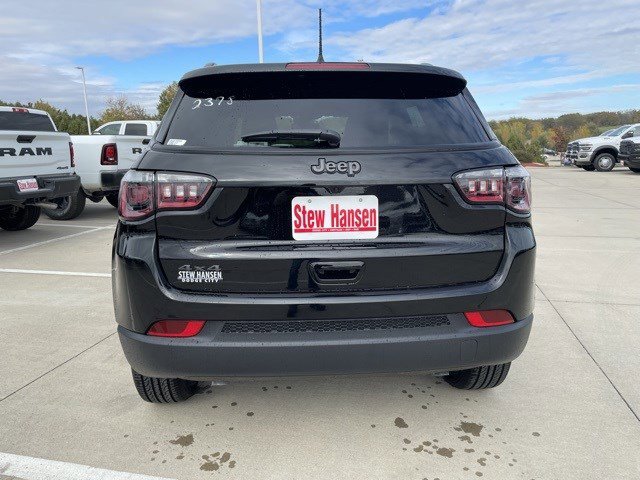 2026 Jeep Compass Latitude Altitude photo 3