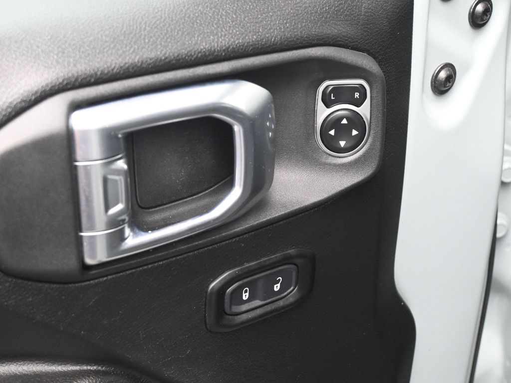 2024 Jeep Wrangler Rubicon photo 17