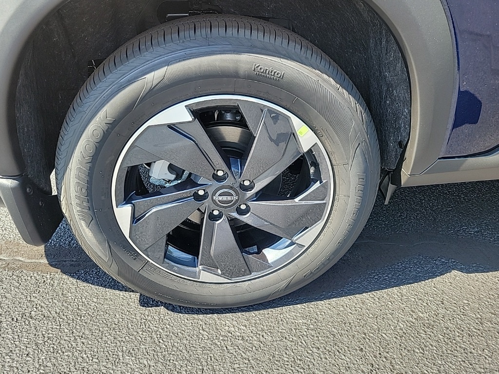 2026 Nissan Rogue SV photo 7