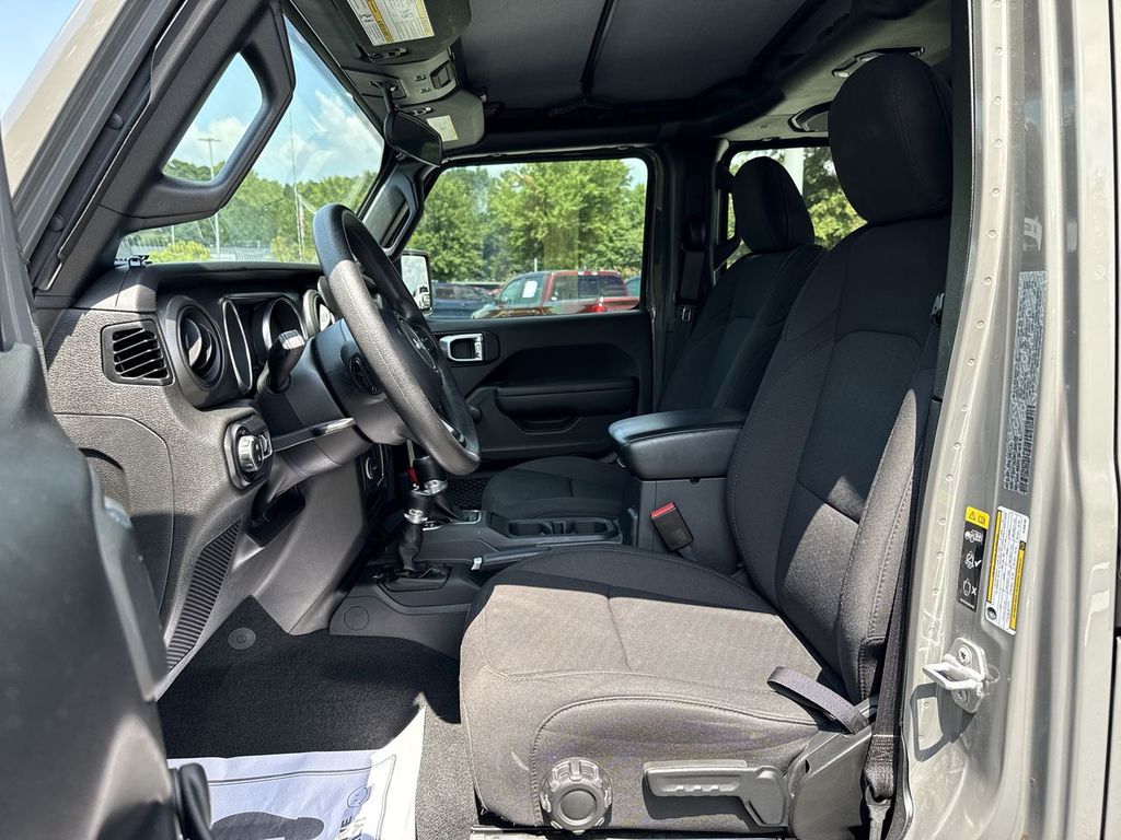 2023 Jeep Gladiator Sport photo 11