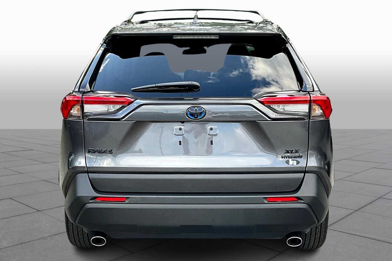 2022 Toyota RAV4 Hybrid XLE photo 4