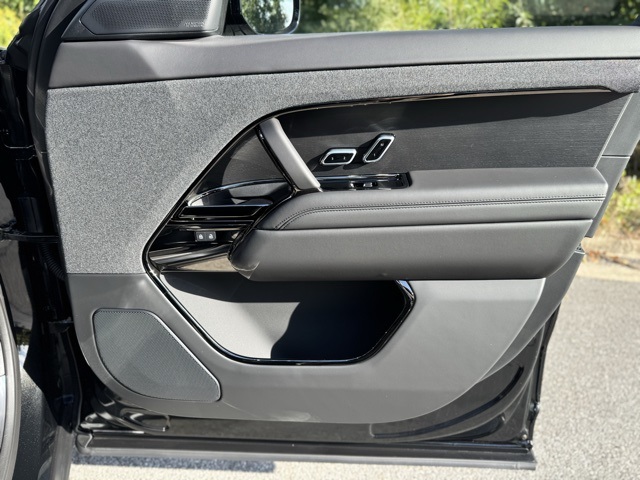 2025 Land Rover Range Rover Sport SE photo 22