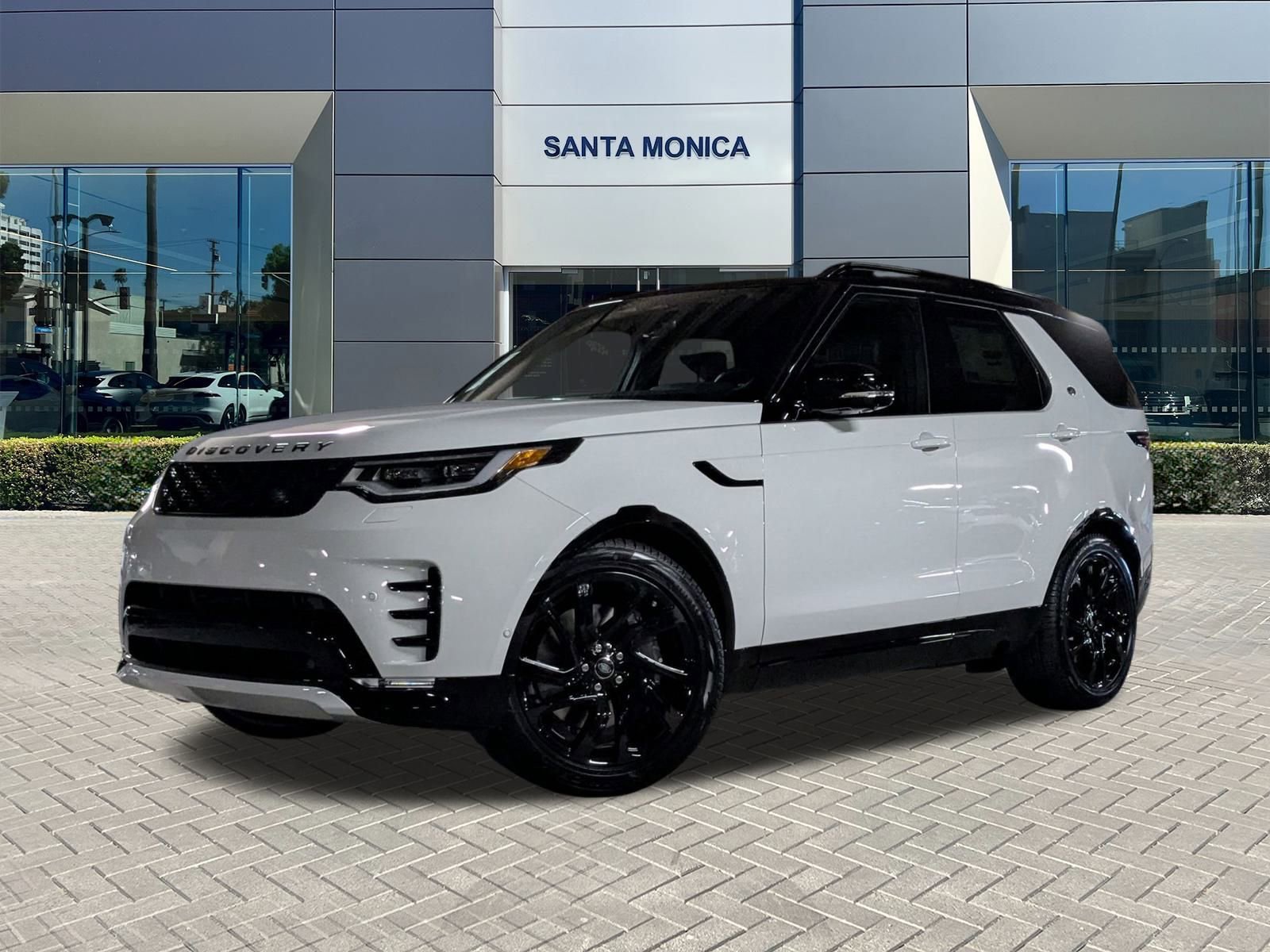 2025 Land Rover Discovery Dynamic SE's photo