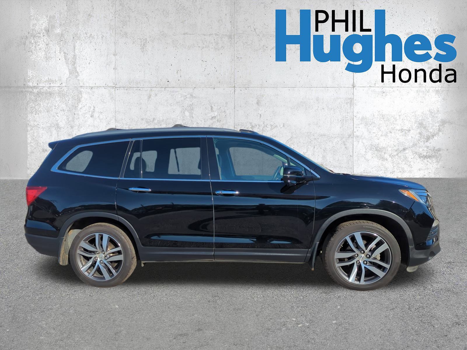2017 Honda Pilot Touring photo 2