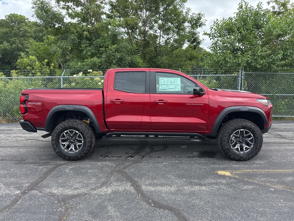2025 Chevrolet Colorado ZR2 photo 2
