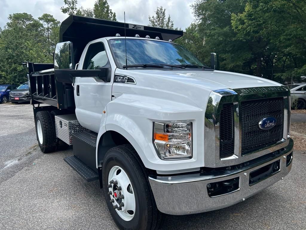2025 Ford F-750 Base photo 2