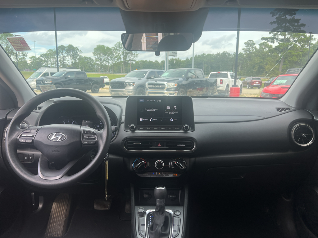 2023 Hyundai Kona SE photo 2