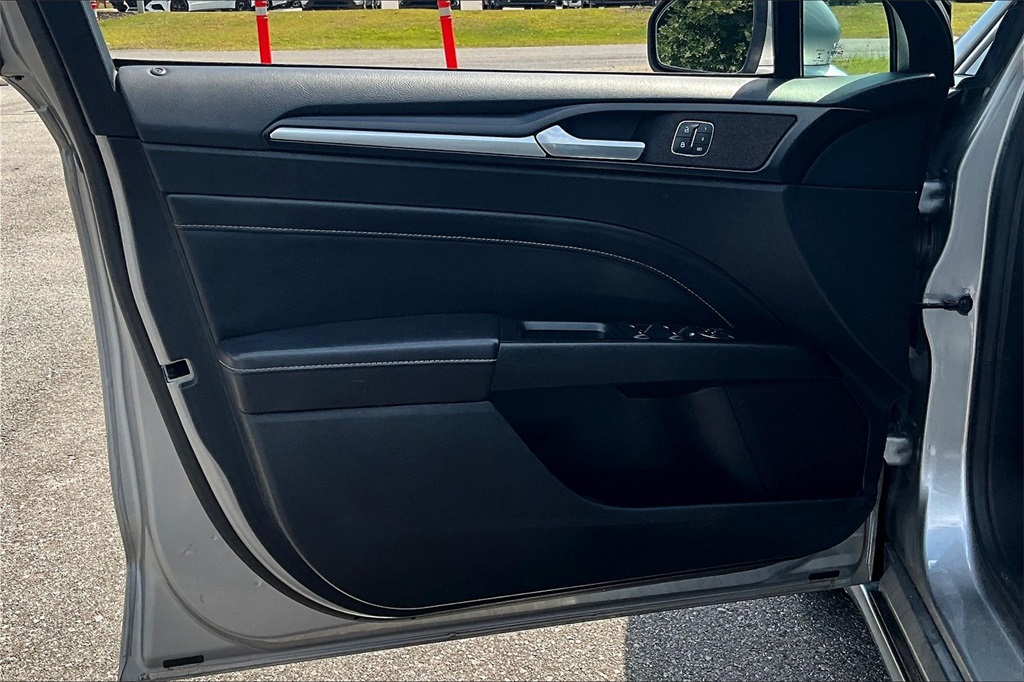 2020 Ford Fusion Titanium photo 19