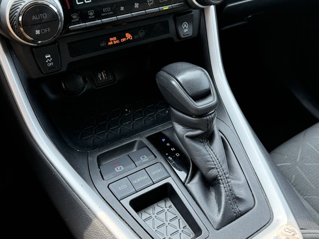 2024 Toyota RAV4 XLE photo 9