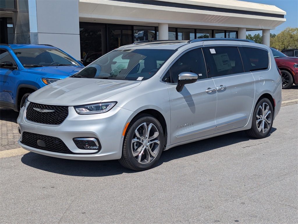 2026 Chrysler Pacifica Pinnacle photo 8