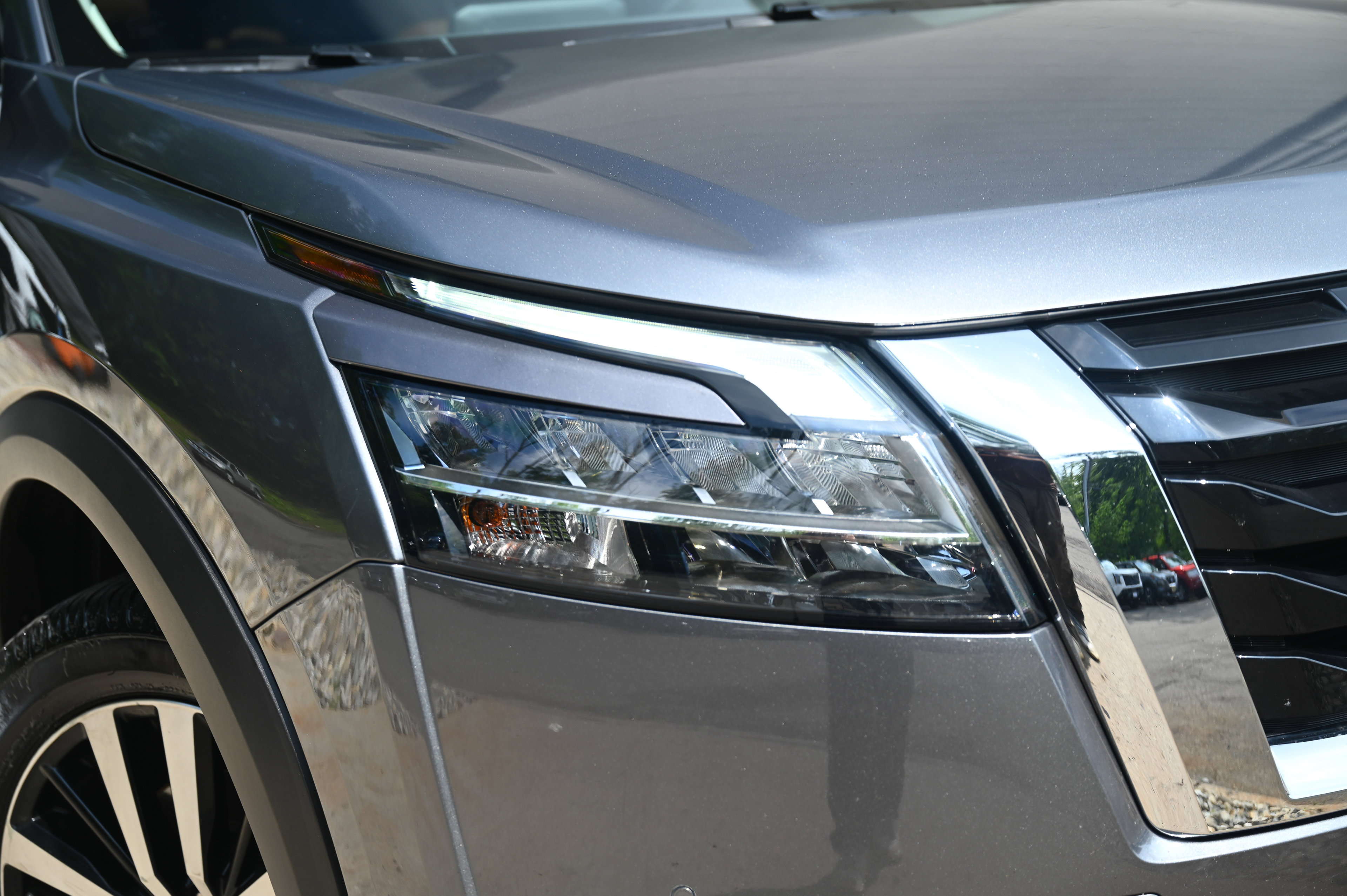2023 Nissan Pathfinder Platinum photo 4