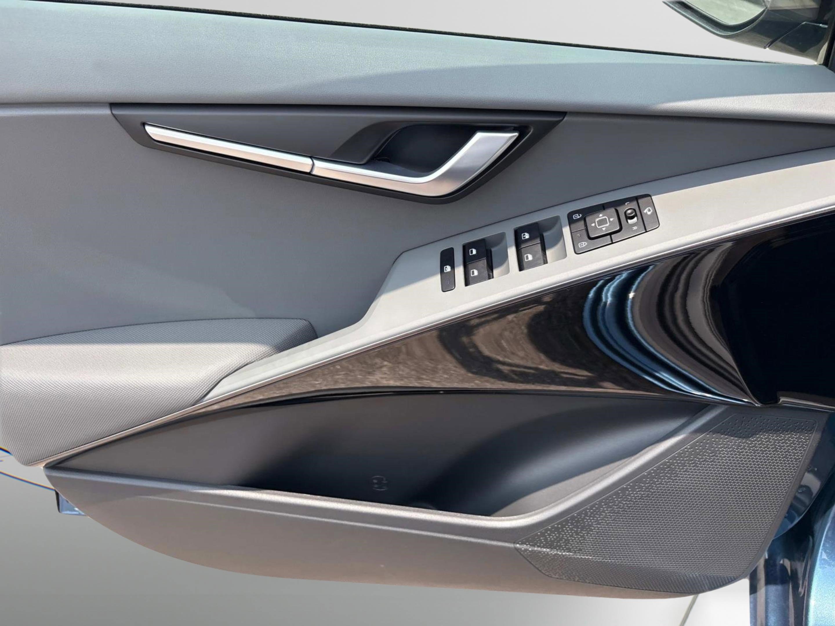 2025 Kia Niro EX Touring photo 19