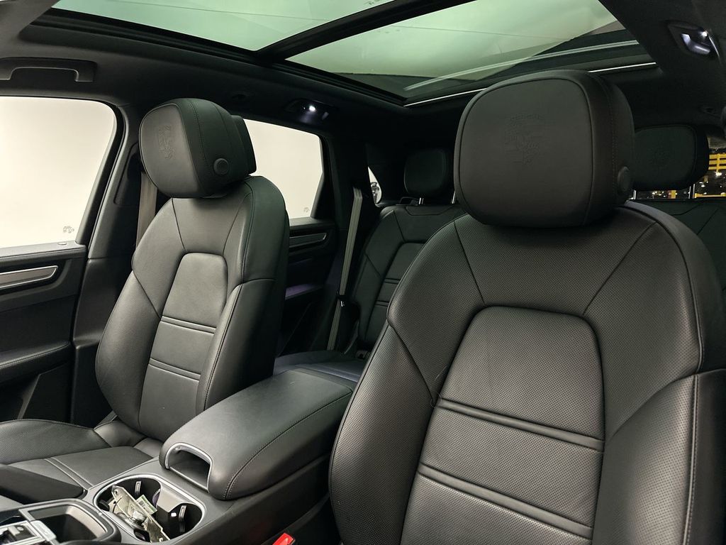 2023 Porsche Cayenne E-Hybrid Base photo 10