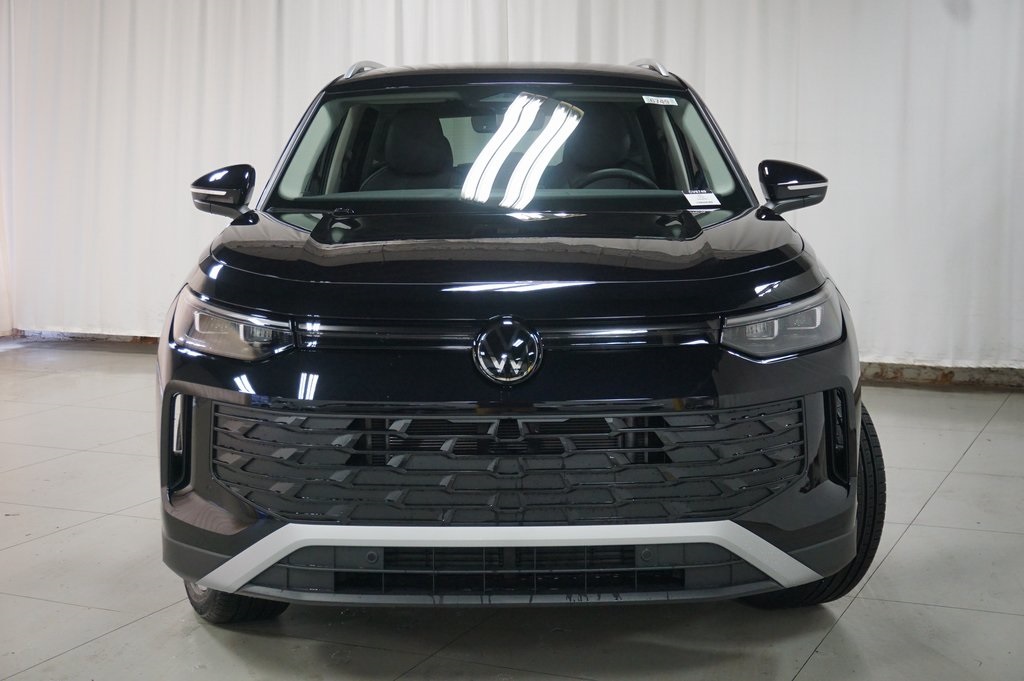 2025 Volkswagen Tiguan SE photo 3