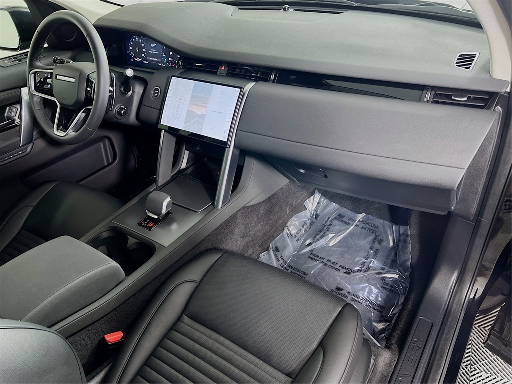 2025 Land Rover Discovery Sport S photo 24
