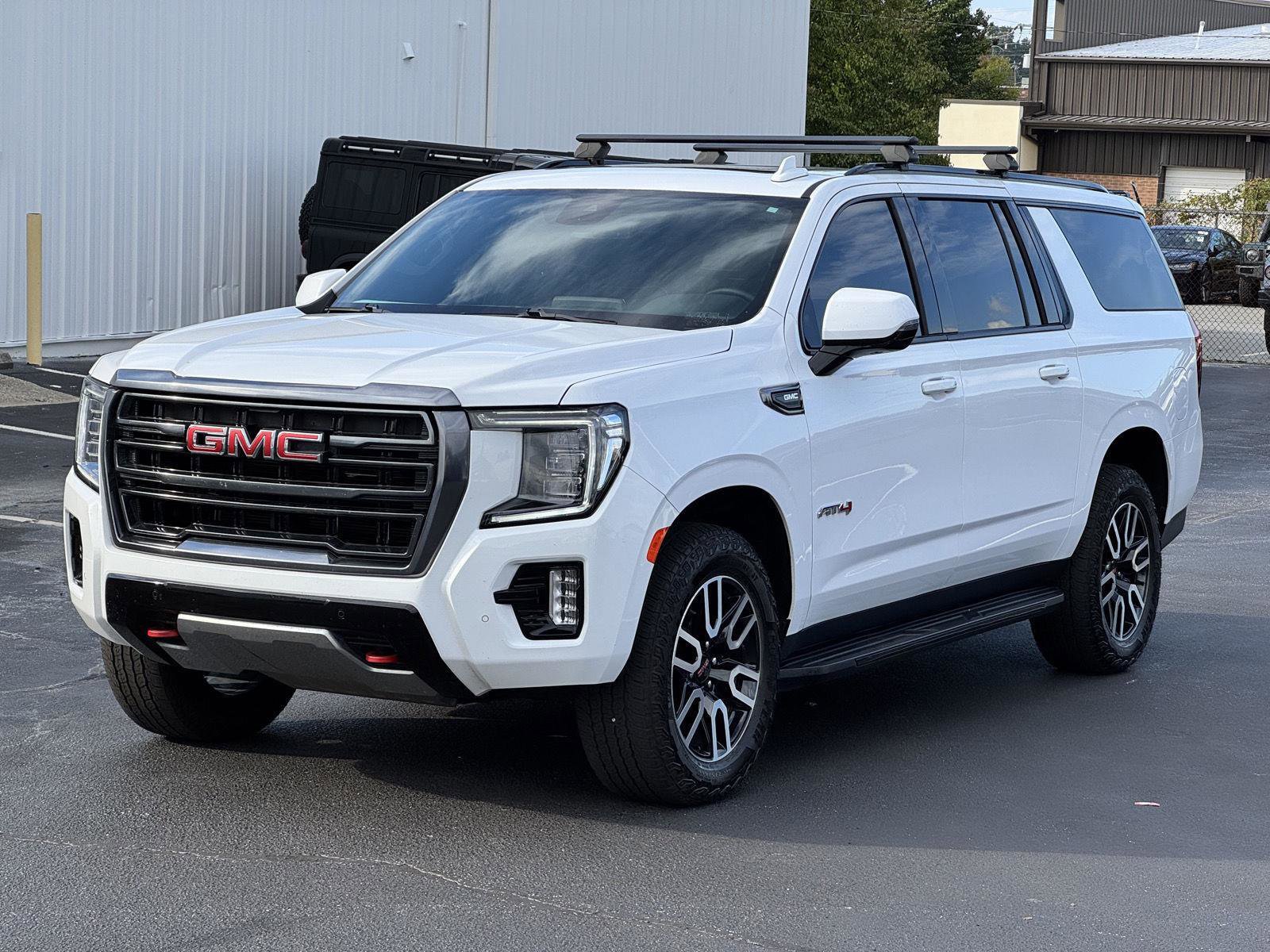 2023 Gmc Yukon XL AT4 photo 2