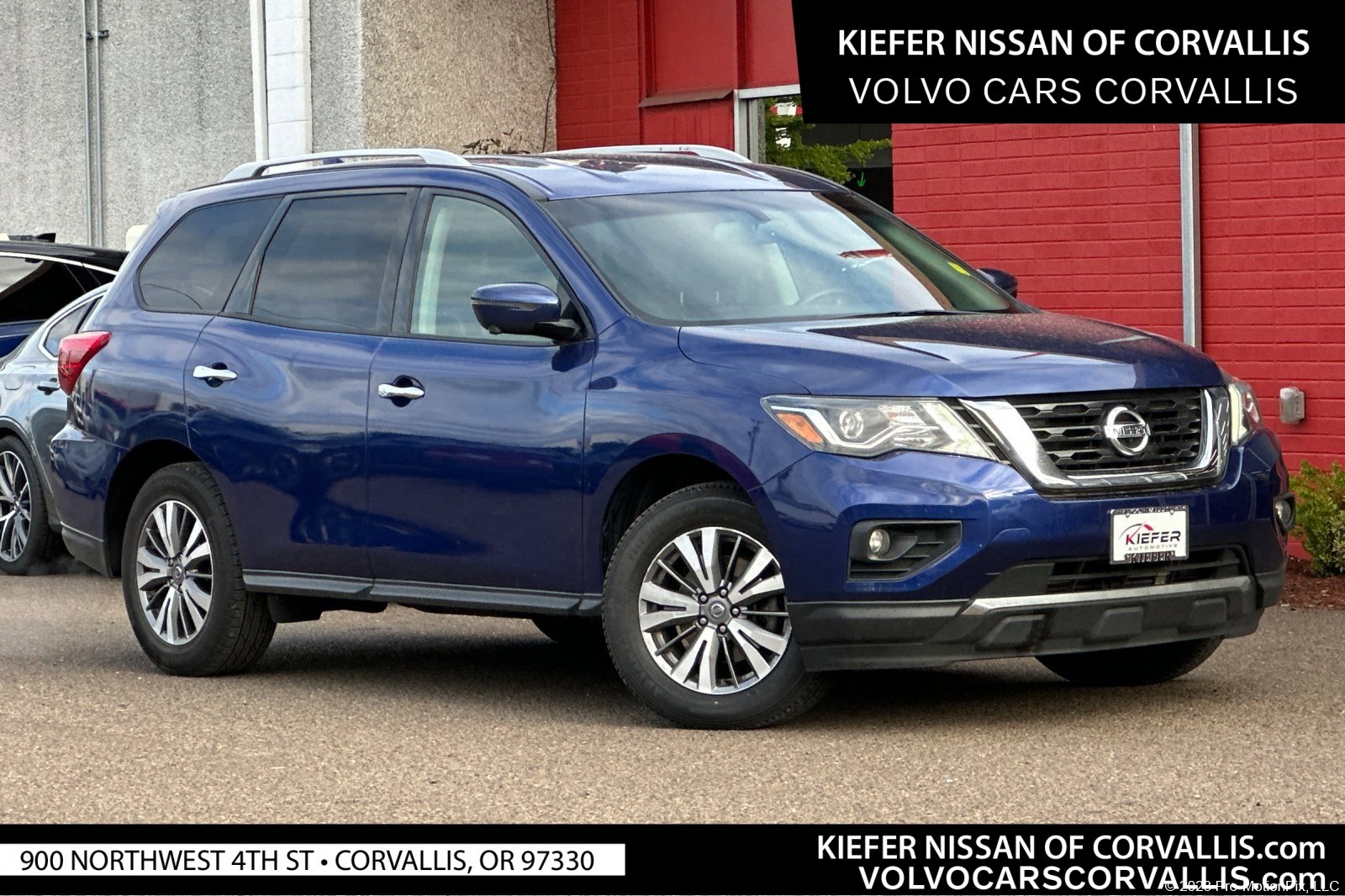 2020 Nissan Pathfinder SL's photo