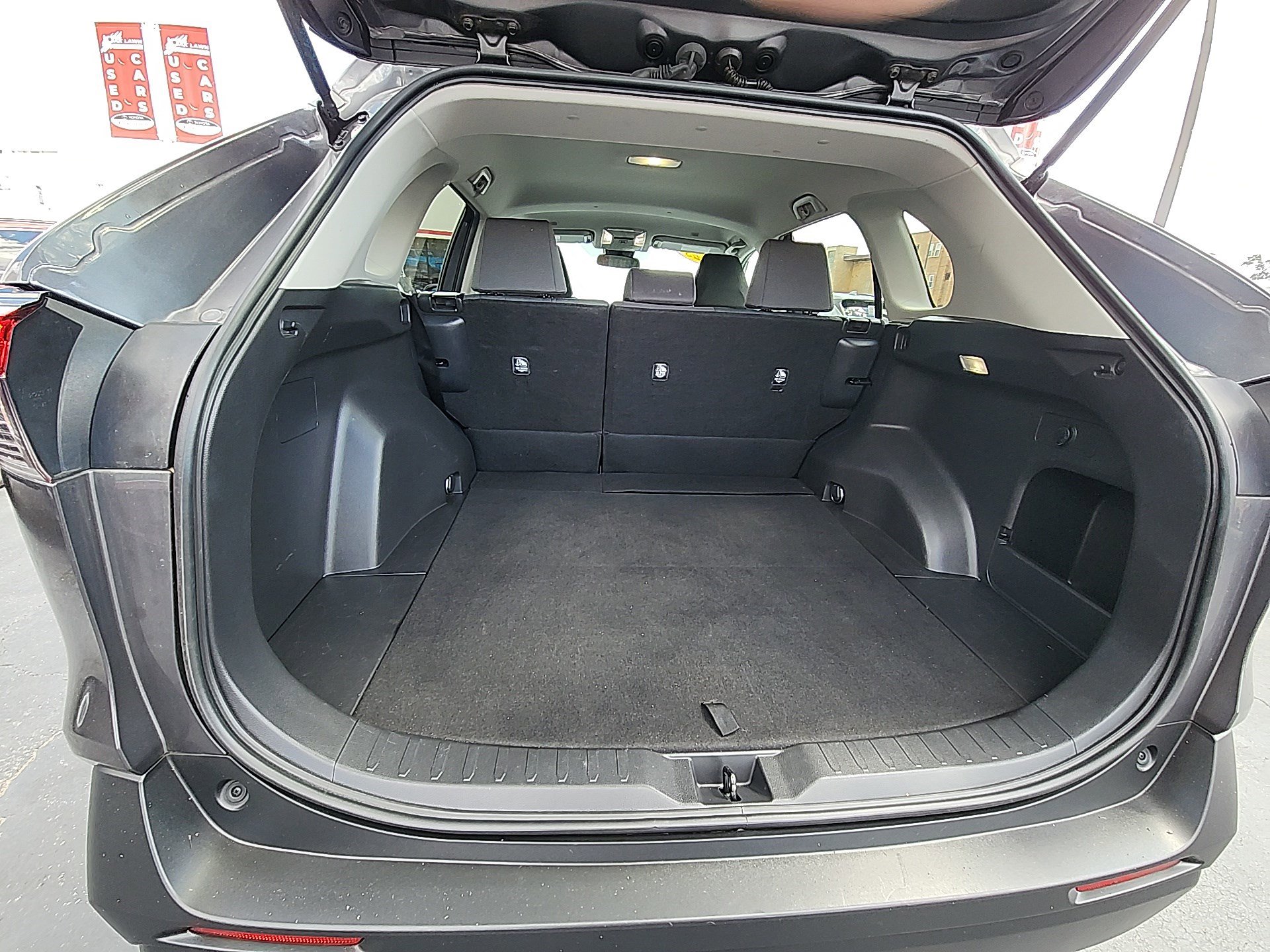 2023 Toyota RAV4 XLE photo 26