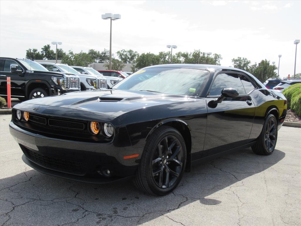 2022 Dodge Challenger SXT photo 3